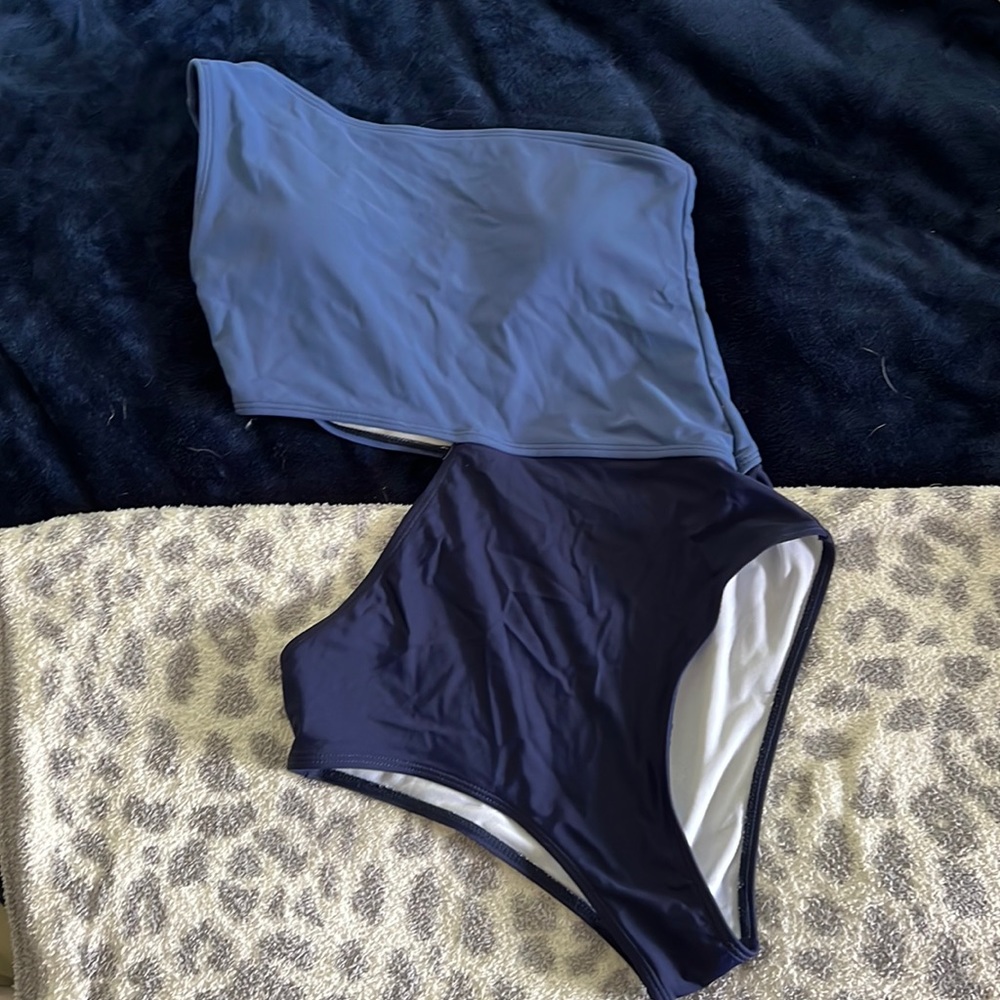 One piece cut out color block swim suit